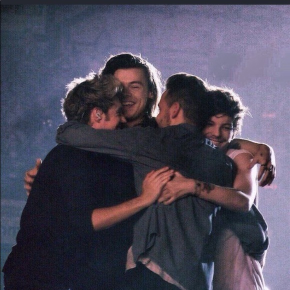 ISO ANY ONE DIRECTION OR SOLO MERCH! :) - Picture 2 of 2